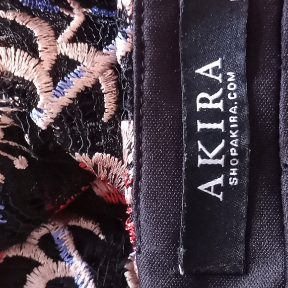 AKIRA High Waisted Embroidered Floral Print Shorts - Picture 7 of 9